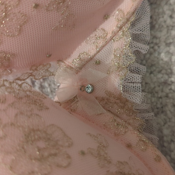 Victoria's secret blush pink push up bra 34C - Picture 2 of 5